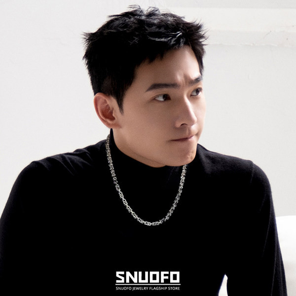 Tīra modeļa vīriešu ķēde sudraba krāsā