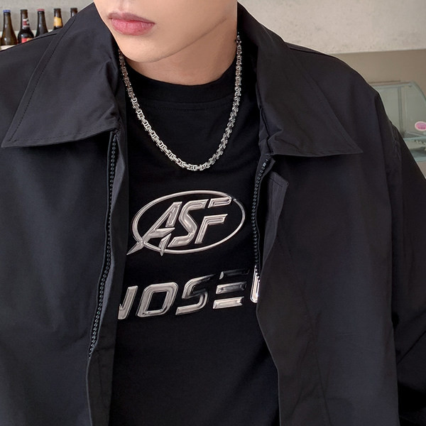 Tīra modeļa vīriešu ķēde sudraba krāsā