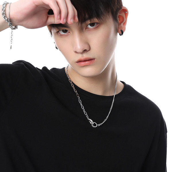 Férfi titán acél lánc kör alakú medállal