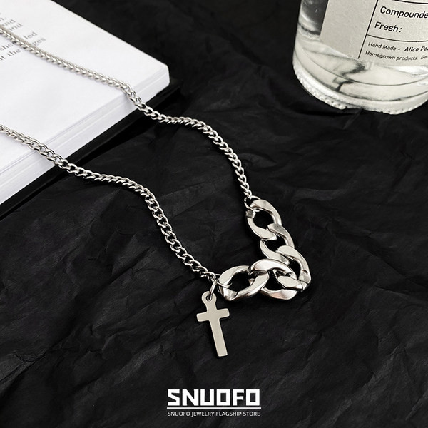 Jauna modeļa krusteniska piekarama tērauda ķēde vīriešiem