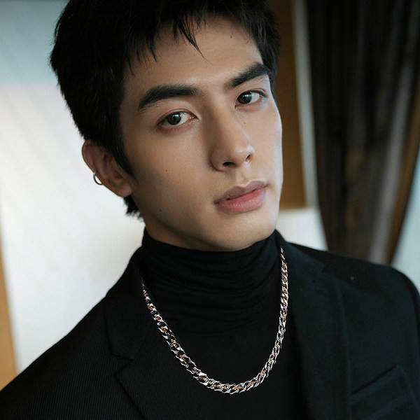 Vīriešu ķēde sudraba krāsā ar lielu sietu