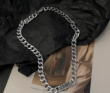 Vīriešu moderna uzrakstu ķēde