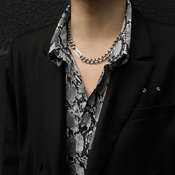 Vīriešu moderna uzrakstu ķēde