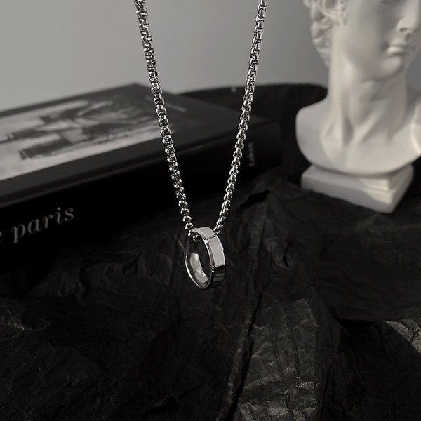 Muški lanac s privjeskom