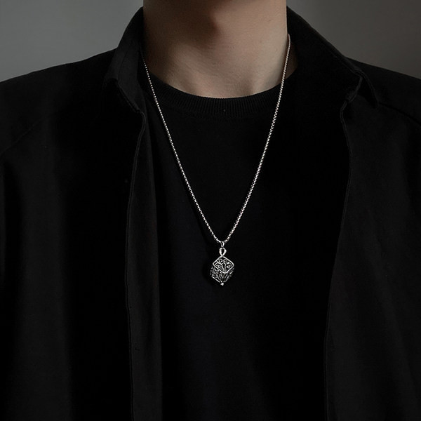 Ανδρική αλυσίδα σε ασημί χρώμα - με μενταγιόν