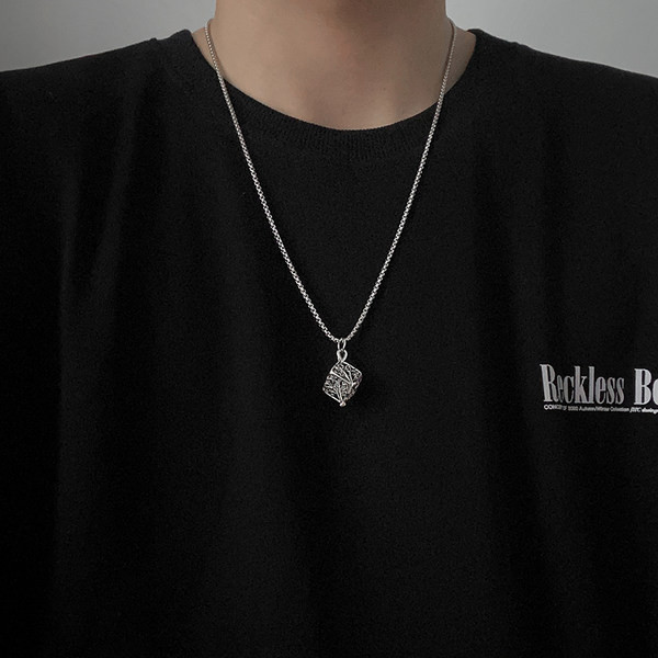 Ανδρική αλυσίδα σε ασημί χρώμα - με μενταγιόν