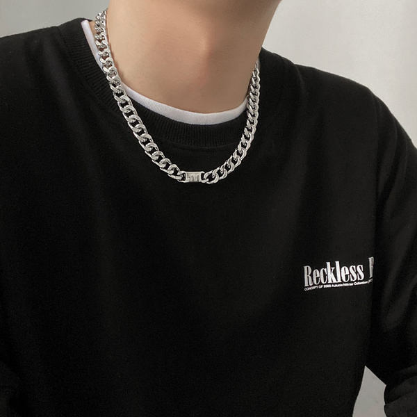 Šiuolaikinė vyriška grandinėlė su metaliniu užsegimu