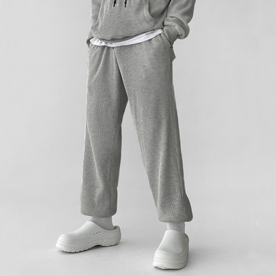 Vyriška apačia su kišenėmis