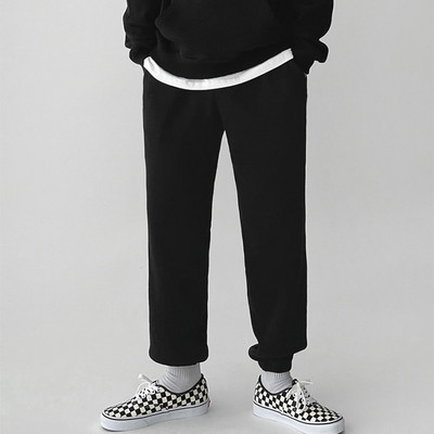 Vyriška apačia su kišenėmis