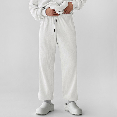 Vyriška apačia su kišenėmis