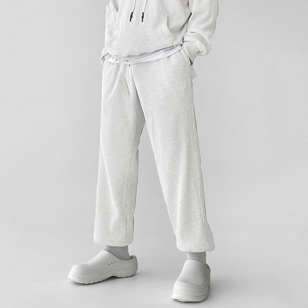 Vyriška apačia su kišenėmis