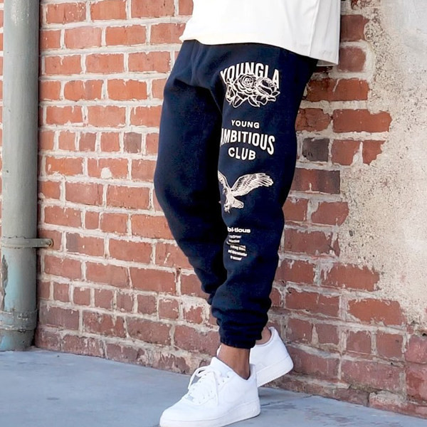 Vīriešu sporta bikses ar gumiju kājās un uzrakstu