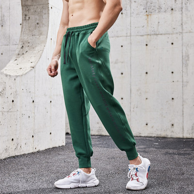 Vīriešu bikses ar uzrakstu un kabatu