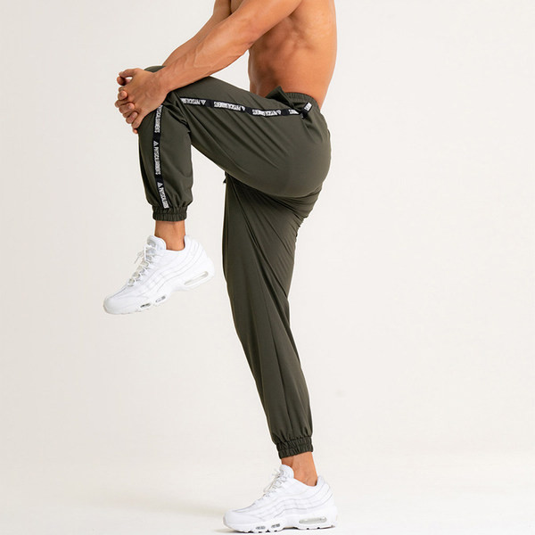 Ātri žūstošas vīriešu treniņbikses ar kaklasaiti un kabatu