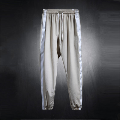 Vīriešu sporta bikšu plats modelis ar apmalīti