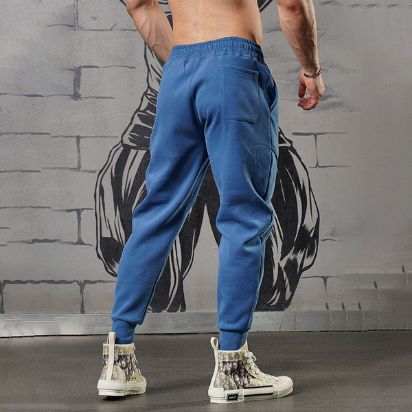 Széles modell sportnadrág zsebbel