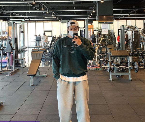 Plaša modeļa vīriešu bikses ar kabatu