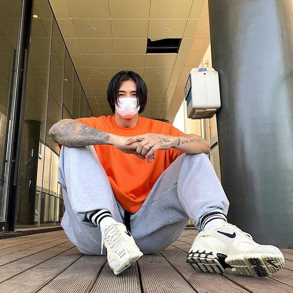 Plaša modeļa vīriešu bikses ar kabatu