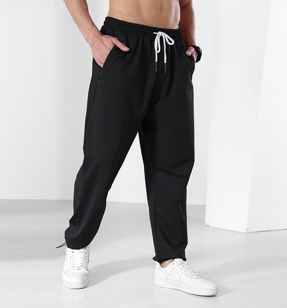 Tiszta melegítőnadrág zsebbel és fűzővel