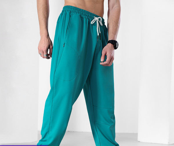 Tiszta melegítőnadrág zsebbel és fűzővel