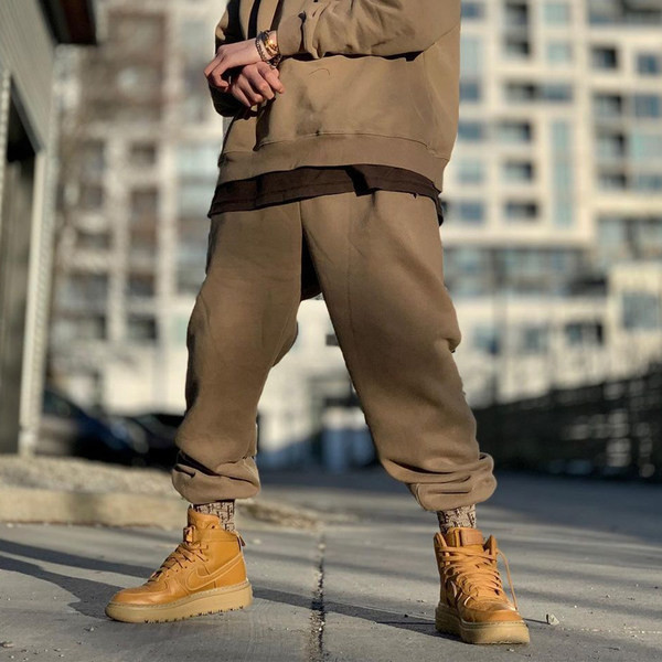 Sporta vīriešu bikses plats modelis