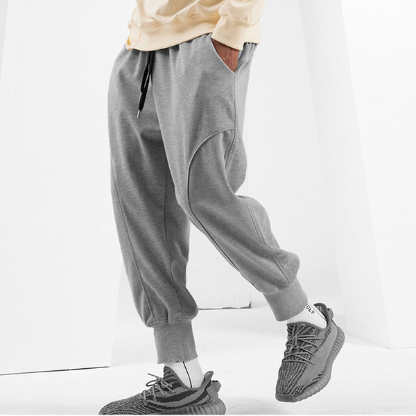 Sporta bikses ar kabatu un šņorēm