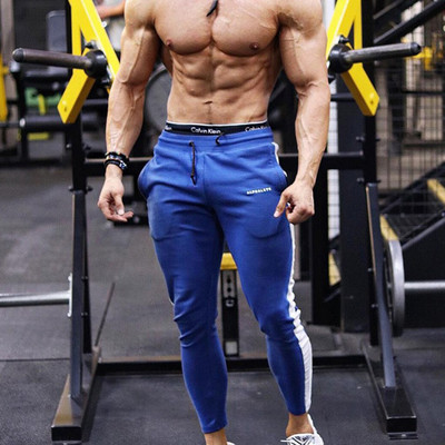 Pieguļošas vīriešu sporta bikses ar skavām un uzrakstiem