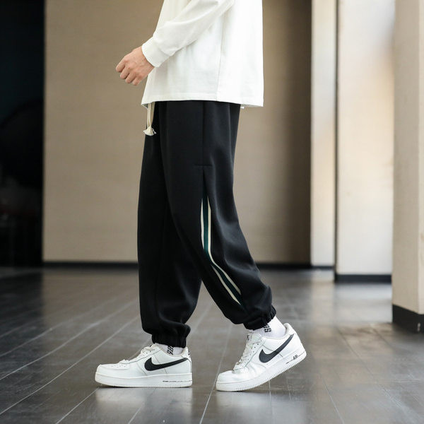 Sportos férfi nadrág - szegéllyel