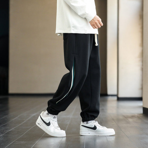 Sportos férfi nadrág - szegéllyel