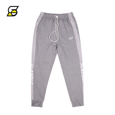 Muške sportske hlače s vezicama i natpisom pogodne za svakodnevni život