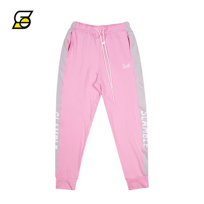 Muške sportske hlače s vezicama i natpisom pogodne za svakodnevni život