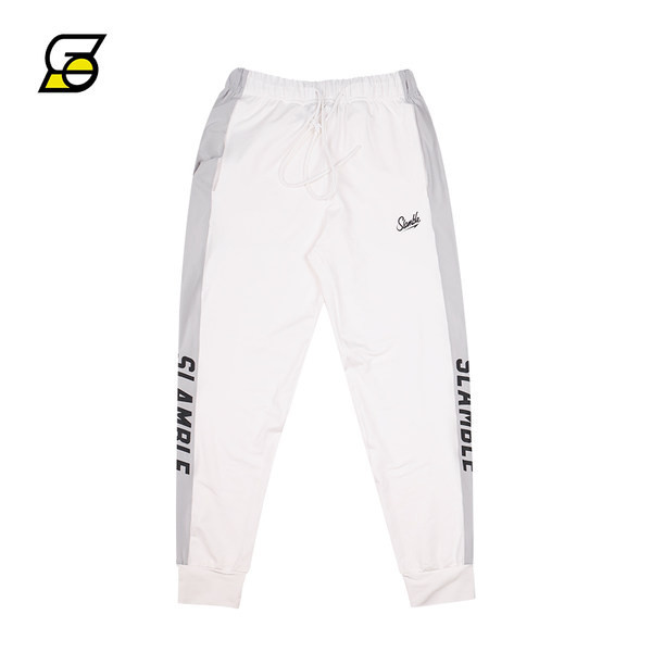 Muške sportske hlače s vezicama i natpisom pogodne za svakodnevni život