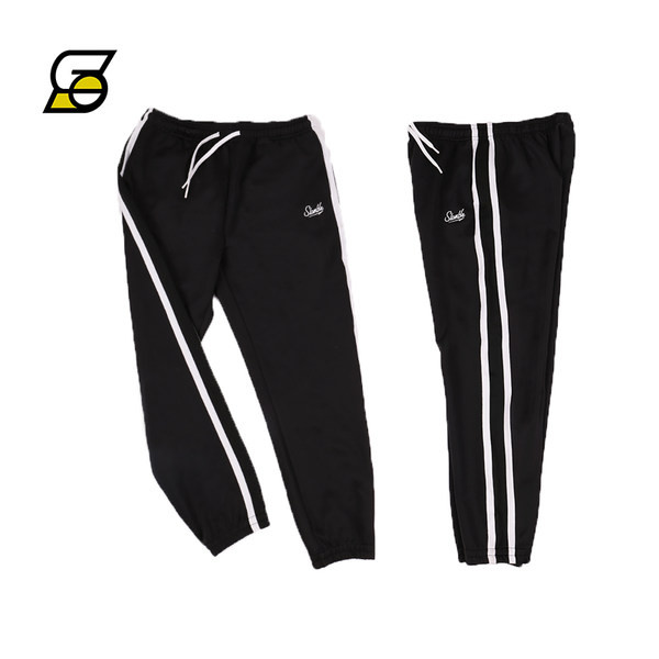 Alkalmi férfi nadrág csíkozással és felirattal