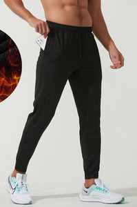 Sportinės vyriškos kelnės iš greitai džiūstančios medžiagos