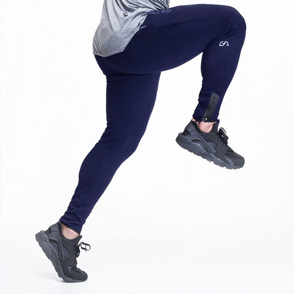 Vīriešu treniņbikses ar kabatu un saitēm