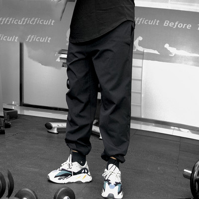 Vīriešu sporta bikses ar šņorēm un kabatu