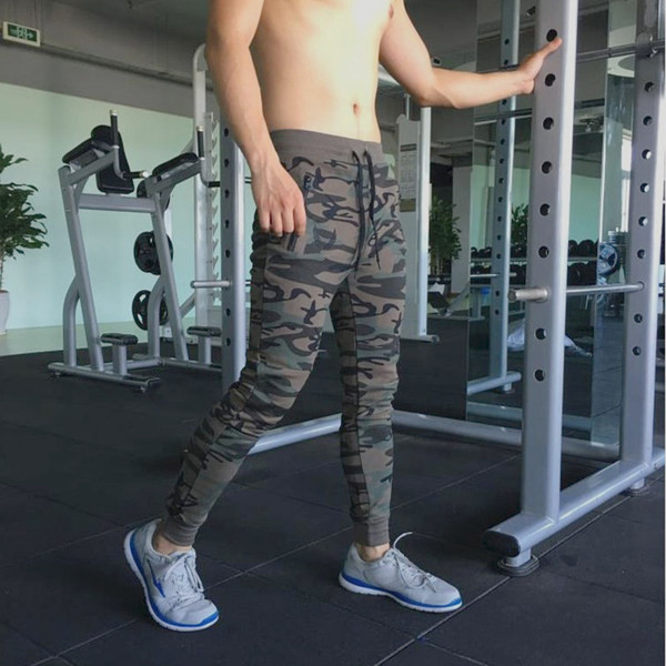 Kamuflāžas sporta bikses ar kabatu