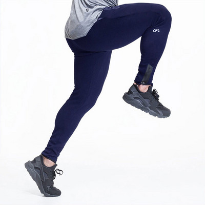 Vīriešu sporta bikses divās krāsās