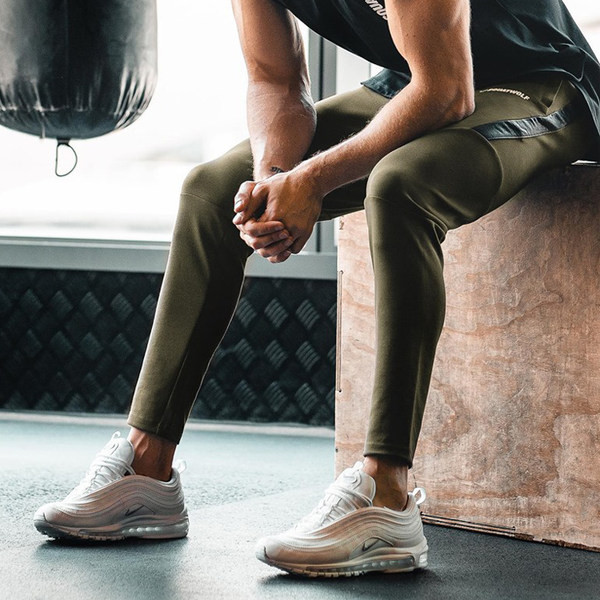 Vīriešu sporta bikses ar apdruku un šņorēm