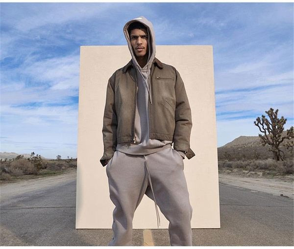 Ležerne trenirke s bočnim gumbima i vezicama