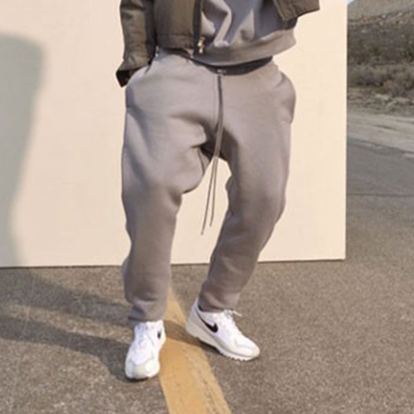 Ležerne trenirke s bočnim gumbima i vezicama