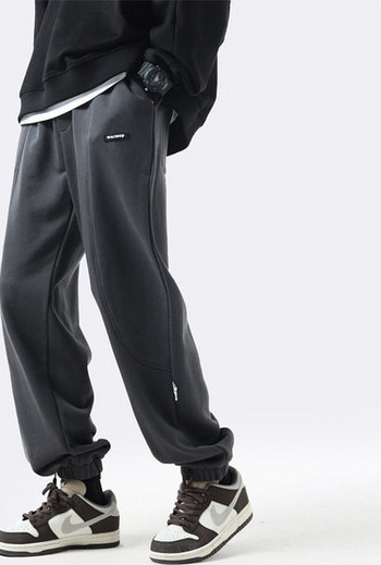 Широк модел мъжки спортен панталон с надпис 