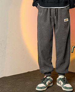 Logo sporta dibens vīriešiem