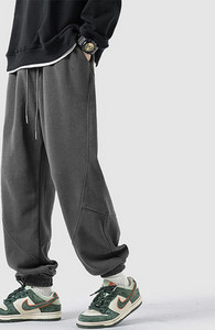 Φαρδύ ανδρικό παντελόνι με λογότυπο