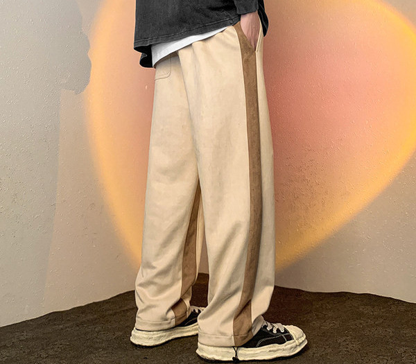 Férfi hétköznapi nadrág zsebekkel - egyenes modell