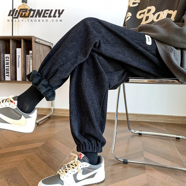 Vīriešu sporta bikšu plats modelis