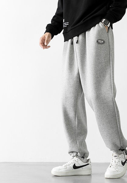 Ikdienas vīriešu apakšdaļa ar kabatām - melnā un pelēkā krāsā