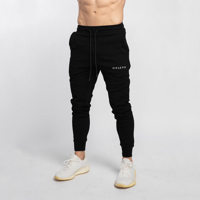 Sportnadrág zsebbel és fűzővel