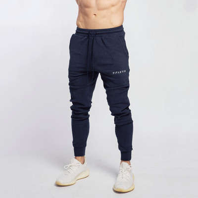 Sportnadrág zsebbel és fűzővel