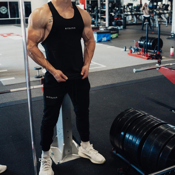 Sportnadrág zsebbel és fűzővel